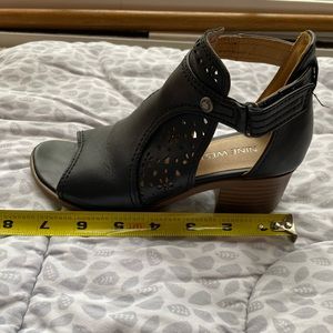 Nine West girls heeled sandal